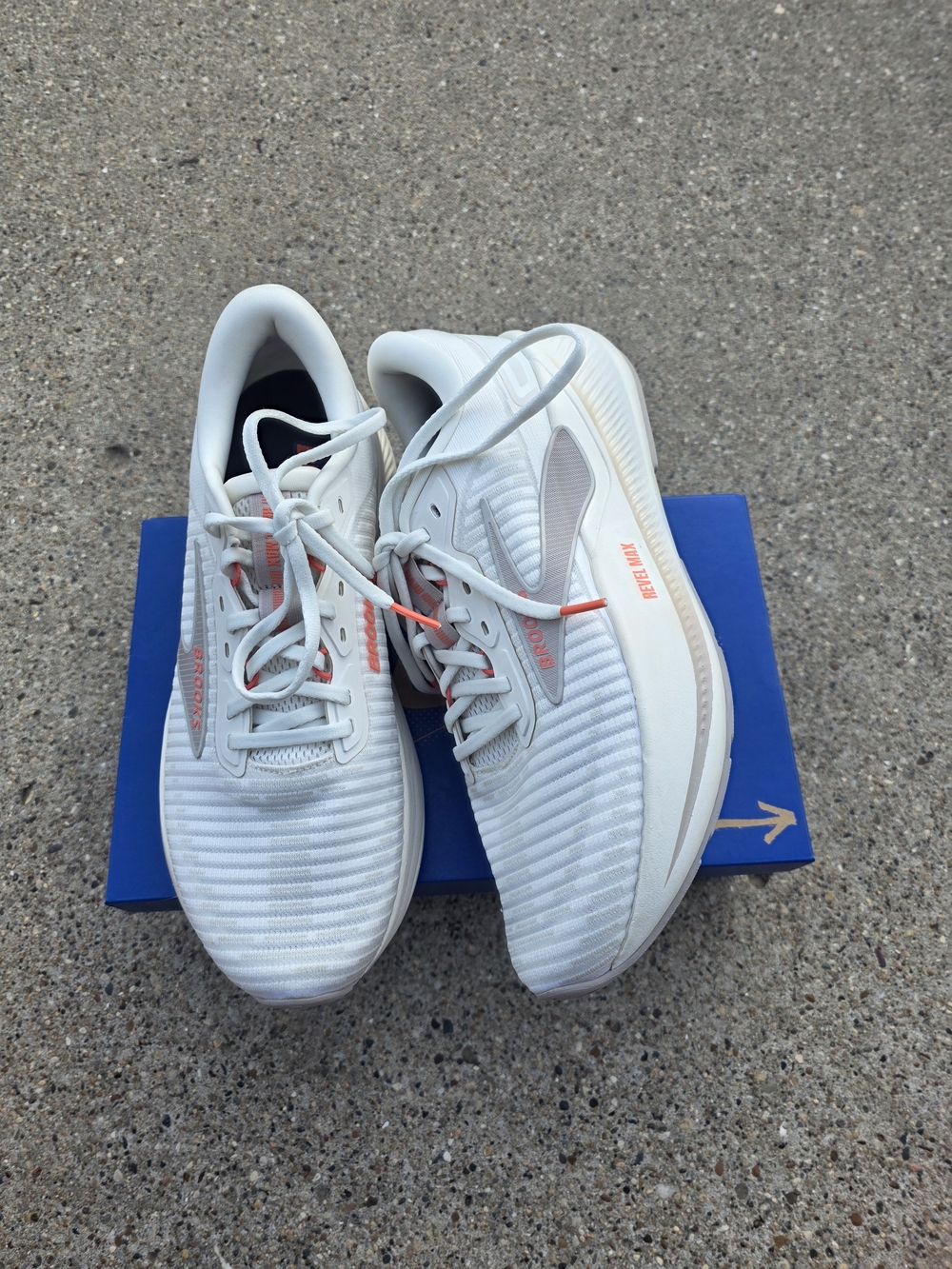 Brooks Women's Revel Max Sneaker Women 10 - Picture 3 of 15